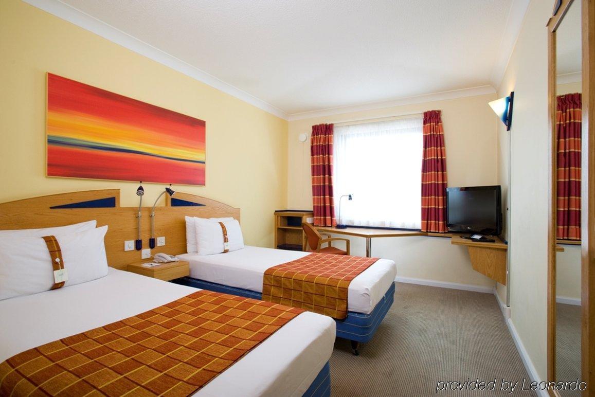 Holiday Inn Express East Midlands Airport By Ihg Castle Donington Bilik gambar