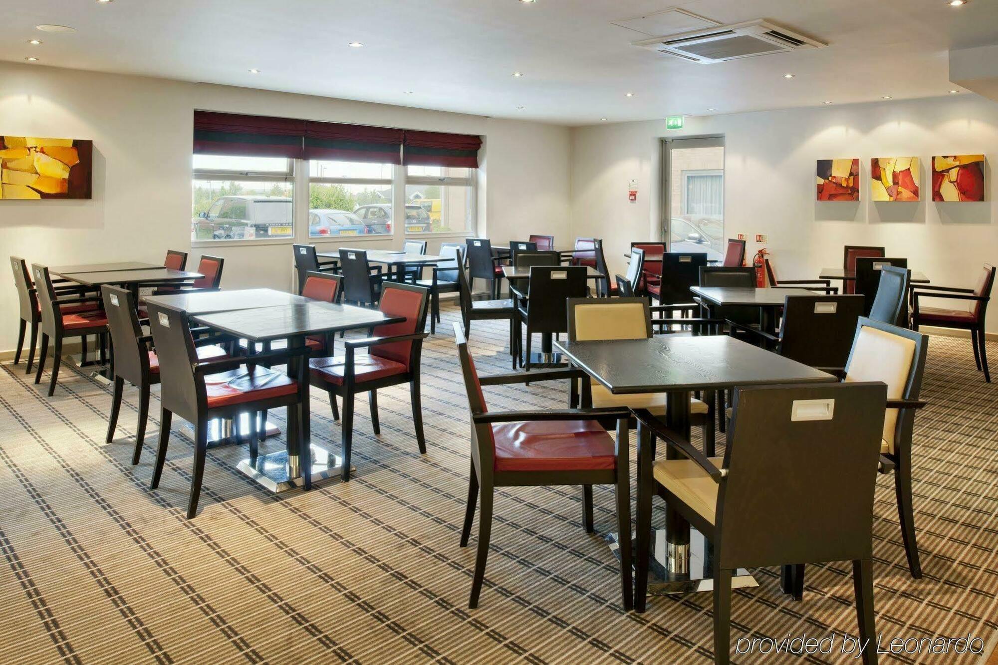 Holiday Inn Express East Midlands Airport By Ihg Castle Donington Restoran gambar
